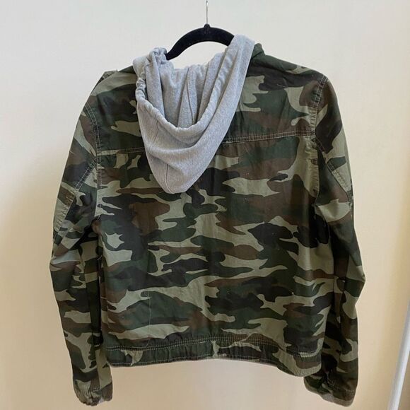 New Look camo hooded jacket - Picture 2 of 5